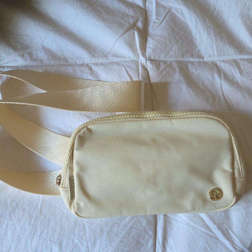Lululemon Buttercream Bag